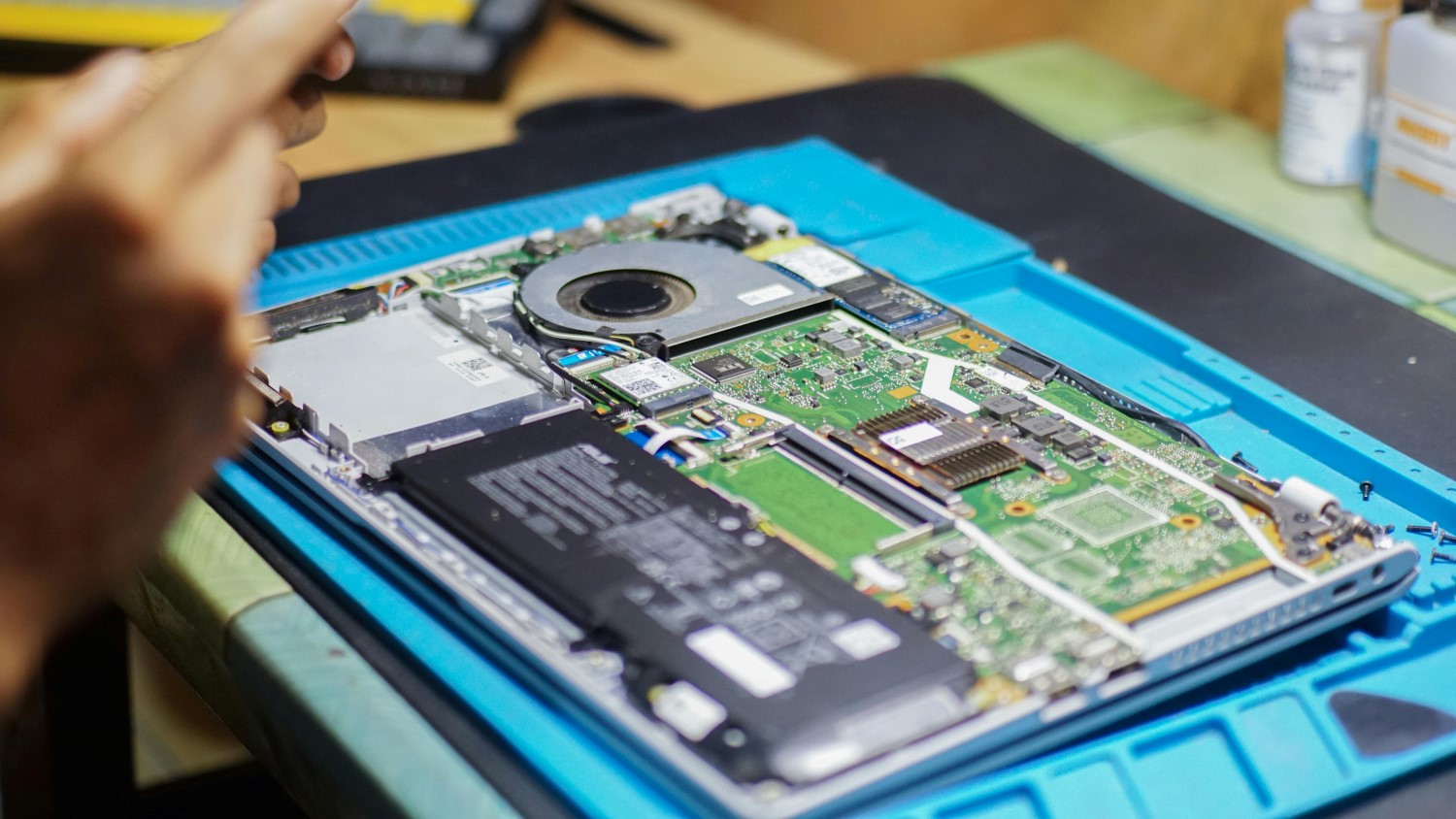 Computer and Laptop Repairs- Laptop Disassembly